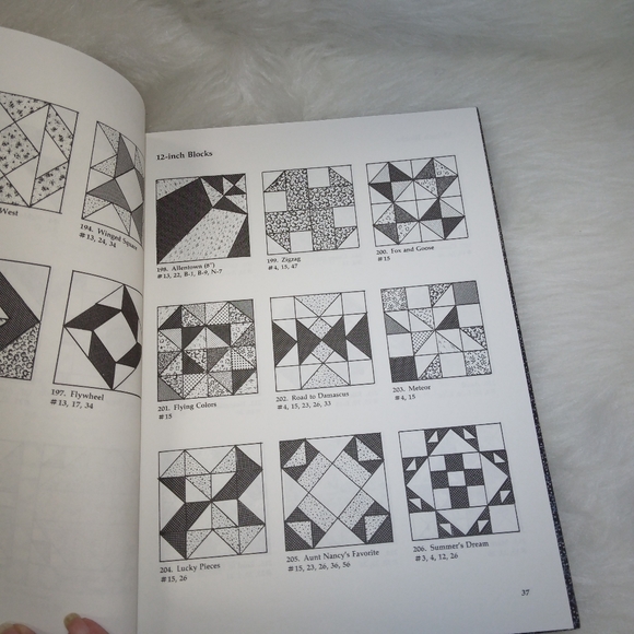 BOOK 500 Full Size Patchwork Patterns by Maggie Malone, hard cover - Picture 3 of 11